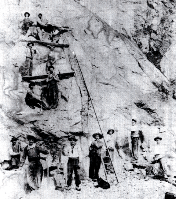 lavoratori_cava lavoratori_cava